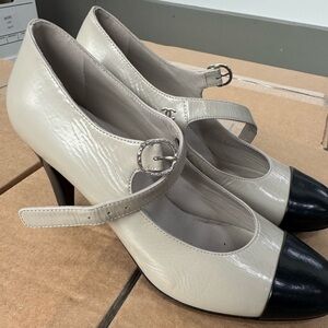 Chanel shoes never worn